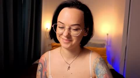 MiraSkyy online show from 4, 10, 2025