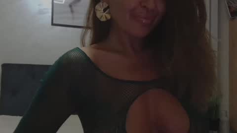 Snapshot of miriam04 chatting on 20, 10, 2025 miriam04 online show from 20, 10, 2025