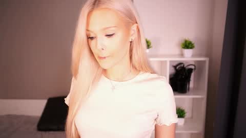 Snapshot of mirianscorgie chatting on 21, 10, 2025 Elsa online show from 21, 10, 2025