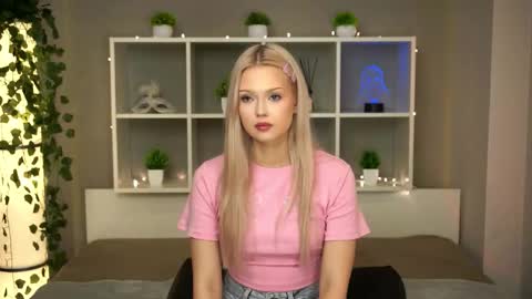 Snapshot of mirianscorgie chatting on 27, 10, 2025 Elsa online show from 27, 10, 2025