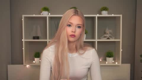 Snapshot of mirianscorgie chatting on 28, 10, 2025 Elsa online show from 28, 10, 2025