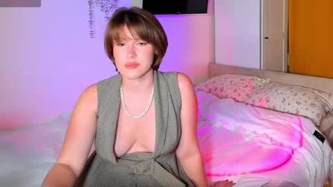 Snapshot of mirrorofsoul chatting on 13, 9, 2025 Shelley online show from 13, 9, 2025