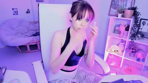 Snapshot of misapage chatting on 12, 3, 2025 Misa online show from 12, 3, 2025