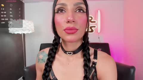 Snapshot of miss___evangeline chatting on 12, 5, 2026 Evangeline online show from 12, 5, 2026