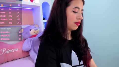 Snapshot of miss___zoe chatting on 1, 2, 2025 miss___zoe online show from 1, 2, 2025