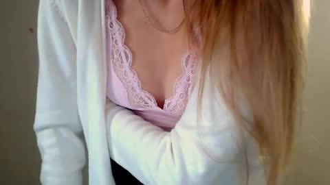 Snapshot of miss_angelina_ chatting on 22, 10, 2025 Angelina online show from 22, 10, 2025