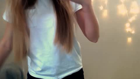 Snapshot of miss_angelina_ chatting on 27, 11, 2025 Angelina online show from 27, 11, 2025