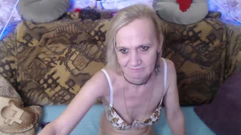 Snapshot of miss_bekker chatting on 1, 1, 2025 ask me online show from 1, 1, 2025