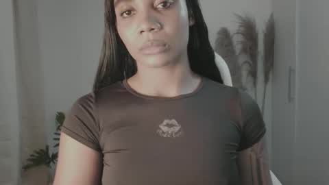 Snapshot of miss_benz chatting on 8, 11, 2025 miss_benz online show from 8, 11, 2025