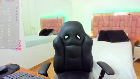 Snapshot of miss_crhys chatting on 15, 11, 2025 Chryss online show from 15, 11, 2025