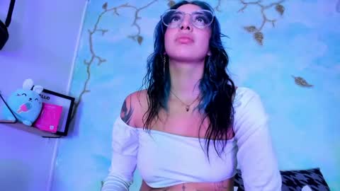 miss_evans_ online show from 23, 4, 2026