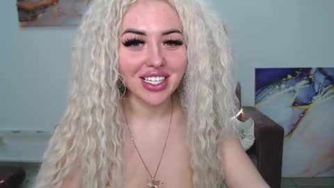 Snapshot of miss_kiten chatting on 4, 3, 2025 miss_kiten online show from 4, 3, 2025