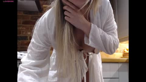 Snapshot of miss_married chatting on 17, 4, 2026 Anna online show from 17, 4, 2026
