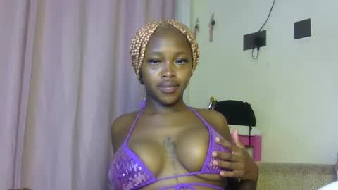 Snapshot of miss_sexyyy chatting on 28, 10, 2025 miss_sexyyy online show from 28, 10, 2025