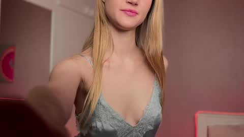 Snapshot of miss_sweetdream chatting on 7, 1, 2025 Emily online show from 7, 1, 2025