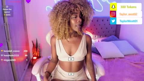 Snapshot of miss_west chatting on 5, 12, 2024 Tay Tay Independent Model online show from 5, 12, 2024