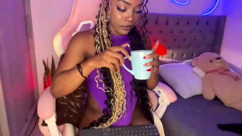 Snapshot of miss_west chatting on 14, 12, 2024 Tay Tay Independent Model online show from 14, 12, 2024