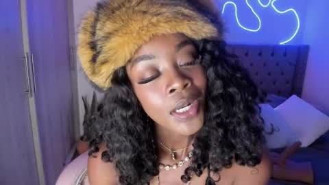 Snapshot of miss_west chatting on 15, 1, 2025 Tay Tay Independent Model online show from 15, 1, 2025