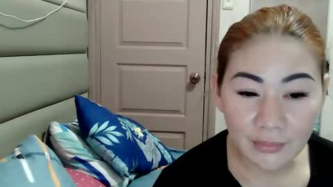 HOT MOMMY ZEPHYR online show from 17, 4, 2026