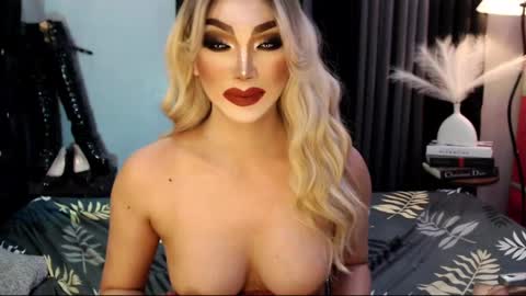 Snapshot of misschannel4sub chatting on 1, 3, 2025 PRIESTESS CHANNEL online show from 1, 3, 2025