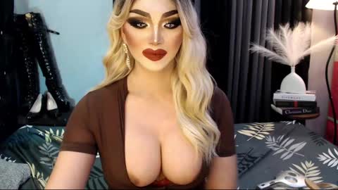 Snapshot of misschannel4sub chatting on 1, 3, 2025 PRIESTESS CHANNEL online show from 1, 3, 2025