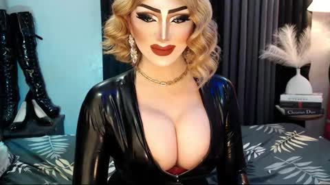 Snapshot of misschannel4sub chatting on 18, 9, 2025 PRIESTESS CHANNEL online show from 18, 9, 2025