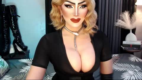 Snapshot of misschannel4sub chatting on 1, 10, 2025 PRIESTESS CHANNEL online show from 1, 10, 2025