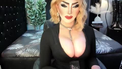 Snapshot of misschannel4sub chatting on 20, 10, 2025 PRIESTESS CHANNEL online show from 20, 10, 2025