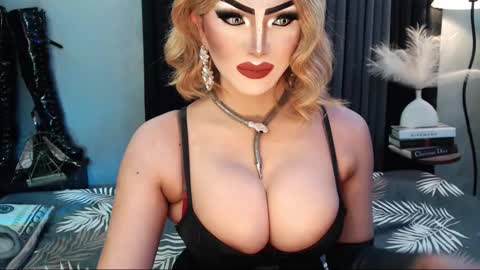 Snapshot of misschannel4sub chatting on 28, 10, 2025 PRIESTESS CHANNEL online show from 28, 10, 2025