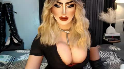 Snapshot of misschannel4sub chatting on 5, 11, 2025 PRIESTESS CHANNEL online show from 5, 11, 2025