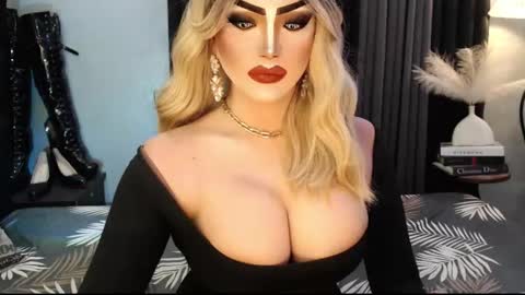 Snapshot of misschannel4sub chatting on 14, 11, 2025 PRIESTESS CHANNEL online show from 14, 11, 2025