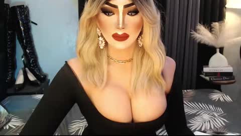 Snapshot of misschannel4sub chatting on 15, 11, 2025 PRIESTESS CHANNEL online show from 15, 11, 2025