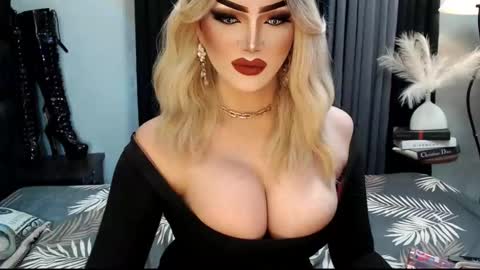 Snapshot of misschannel4sub chatting on 4, 12, 2025 PRIESTESS CHANNEL online show from 4, 12, 2025