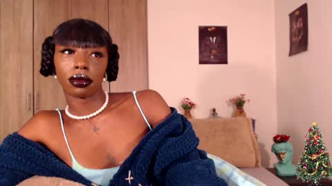 Snapshot of missemilie1 chatting on 13, 12, 2025 Emilie Diaz online show from 13, 12, 2025