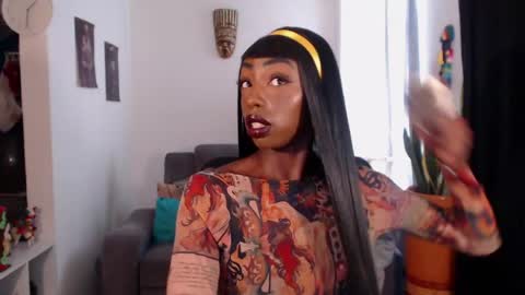 Emilie Diaz online show from 10, 4, 2026