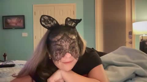 Snapshot of missemmbeex chatting on 27, 4, 2026 missemmbeex online show from 27, 4, 2026