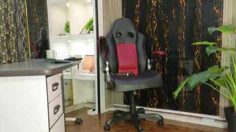 Escarlet online show from 22, 11, 2025