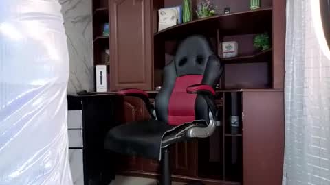 Escarlet online show from 28, 11, 2025