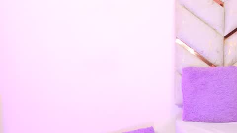 lyly  independient model online show from 7, 4, 2026