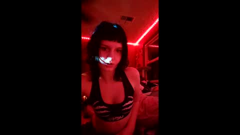 Snapshot of missmacabre666 chatting on 19, 1, 2026 missmacabre666 online show from 19, 1, 2026