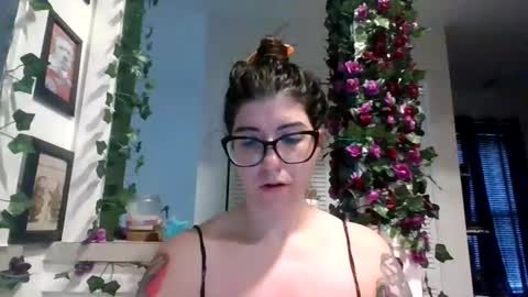 MissMona online show from 5, 4, 2026