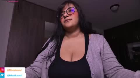 Snapshot of missmoonn chatting on 9, 9, 2025 MissMoon online show from 9, 9, 2025