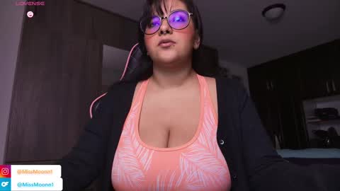 Snapshot of missmoonn chatting on 11, 9, 2025 MissMoon online show from 11, 9, 2025