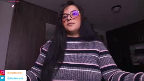 Snapshot of missmoonn chatting on 8, 11, 2025 MissMoon online show from 8, 11, 2025