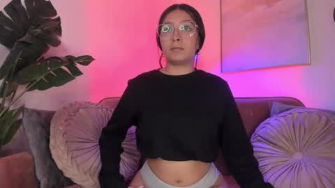 Snapshot of misspariis chatting on 4, 11, 2025 Isabel Mendez online show from 4, 11, 2025