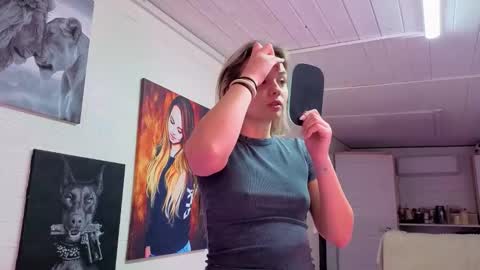 Snapshot of misss_viki chatting on 5, 12, 2025 . online show from 5, 12, 2025