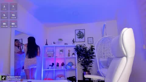 Snapshot of missvancouver_ chatting on 27, 10, 2025 Mafe Jimenez online show from 27, 10, 2025