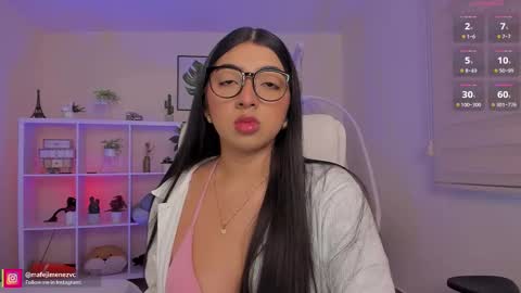 Snapshot of missvancouver_ chatting on 5, 11, 2025 Mafe Jimenez online show from 5, 11, 2025