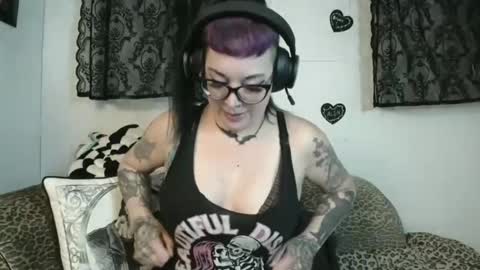 Snapshot of missy_dee chatting on 2, 5, 2026 Missy Dee online show from 2, 5, 2026