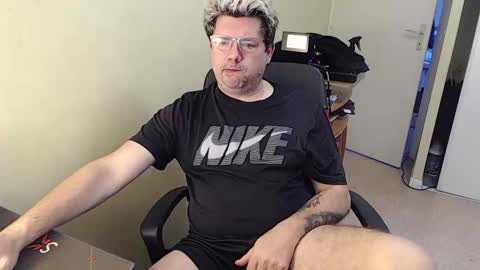 Snapshot of mistercoeur1 chatting on 11, 1, 2025 mistercoeur online show from 11, 1, 2025